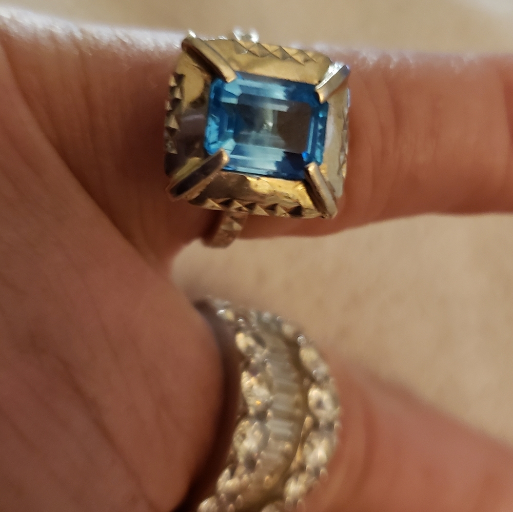 14k white gold and Blue Topaz Ring (sz. 6.5)
